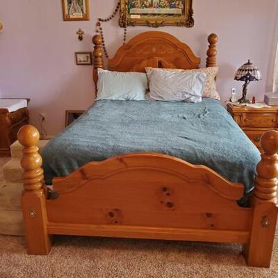 55016	

2 Nightstands, 2 LampsAnd Full Size Bed
Nighstand Measure Approx 27