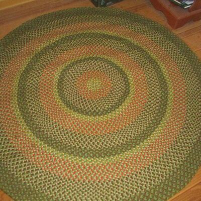 5.5' round braided wool rug