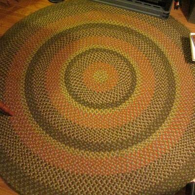 5.5' round braided wool rug