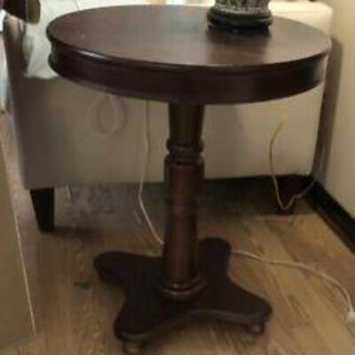 https://www.ebay.com/itm/114672525919	TR8041 Antique Wood Pedestal Table Local Pickup
