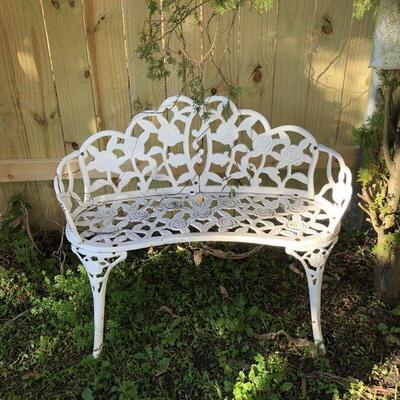 https://www.ebay.com/itm/114672431752	TR8003 Antique Victorian Cast Iron Rose Garden Seat / Bench 20th Century Pickup
