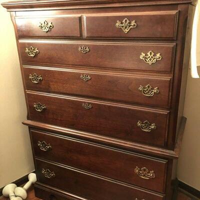 https://www.ebay.com/itm/114673682031	TR8012 Early American Chest On Chest Of drawers Pickup Only
