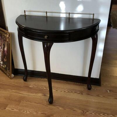 https://www.ebay.com/itm/124564333346	TR8038 Vintage Wood Half Oval Hall Table Pickup Only
