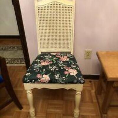 https://www.ebay.com/itm/114674074697	TR8020 Vintage  French Provincial Chair Pickup Only

