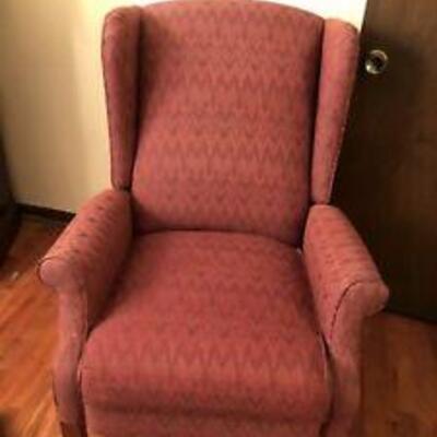 https://www.ebay.com/itm/114674047704	TR8018 Red Reclining Occasional Chair Pickup Only
