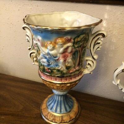 https://www.ebay.com/itm/114674020878	TR8028 Vintage majolica pottery Vase Pickup Only
