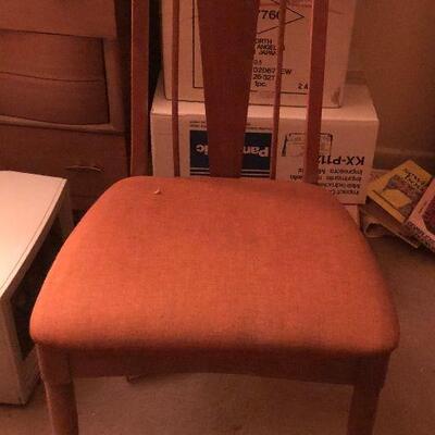 https://www.ebay.com/itm/114658856909	BM7007 Garrison Mid Century Modern Chair		Buy-It-Now	 $45.00 
