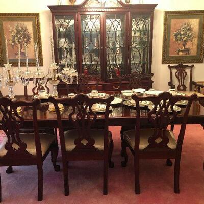 Thomasville Dining room set that literally has never been sat at!!
