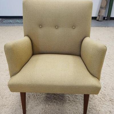 1154	MID CENTURY MODERN UPHOLSTERED ARM CHAIR. 28 IN W 37 IN H 
