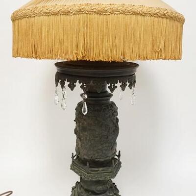 1022	OUTSTANDING ANTIQUE BRONZE TABLE LAMP WITH PHEASANTS, PEACOCKS AND FLOWERS. HAS A SILK SHADE

