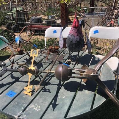 Tons of yard art 
