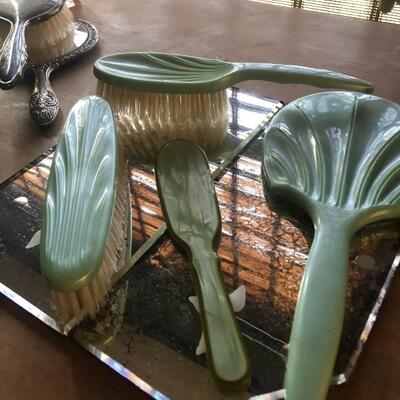 Vintage comb set 