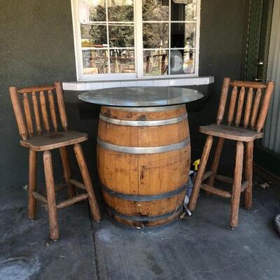 Western style table and chairs 