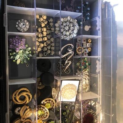 Vintage jewelry pieces for art pieces 