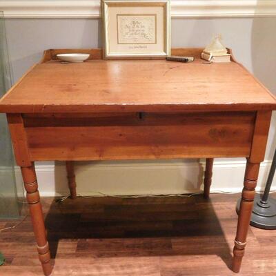 1800's Tilt Top Desk