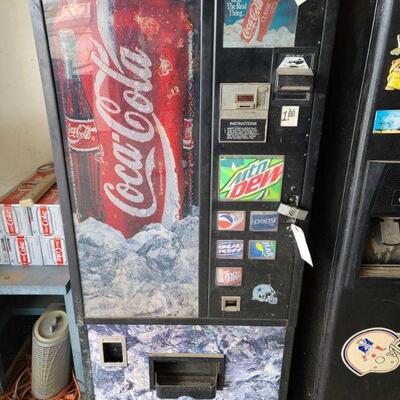 514	
Coca-Cola Vending Machine
Coca-Cola Vending Machine. Measures Approx: 66.5