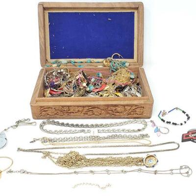 230	
Costume Jewelry
Includes Necklaces, Bracelets, Earrings, And More