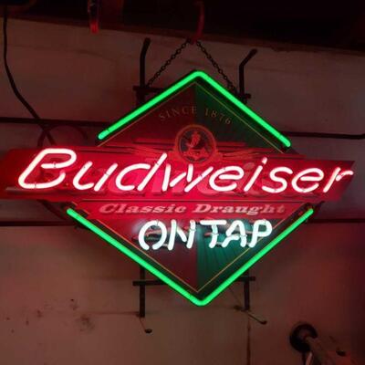 562: Budweiser On Tap Neon Sign
Measures Approx: 30