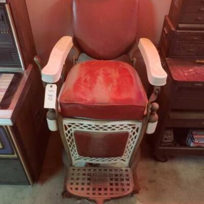 580	
Vintage Barber Chair
Barber Chair