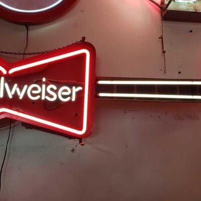 554	
Budweiser Guitar Neon Sign
Measures Approx: 40
