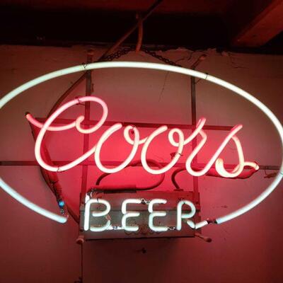 555	
Coors Beer Neon Sign
Measures Approx: 24