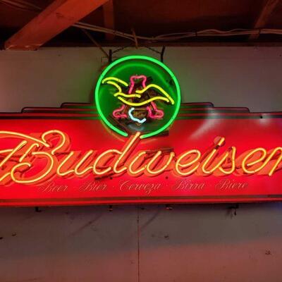 556	
Budweiser Neon Sign
Measures Approx: 48