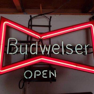 552	
Budweiser Open Neon Sign
Measures Approx: 29