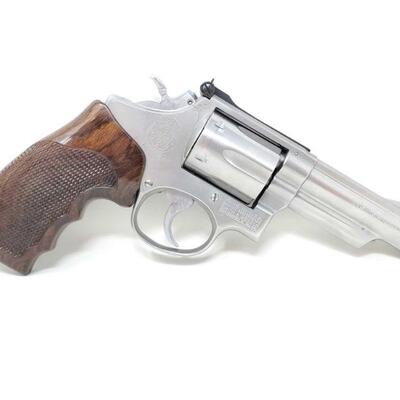 646	

Smith & Wesson 66 .357 Mag Revolver With Holster
CA OK, No CA Shipping
Serial Number 7K72973
Barrel Length 4"

California...