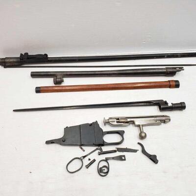 2138	

Mosin Wagant 1939r Rifle parts and a Mossberg Barrel
Mosin Nagant 1939r Rifle parts and a Mossberg Barrel One Bayonet, One Bolt...