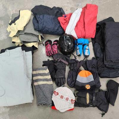 3288	

Snow Clothes
Snow Pants. Jackets. Gloves. Beanies. Helmet