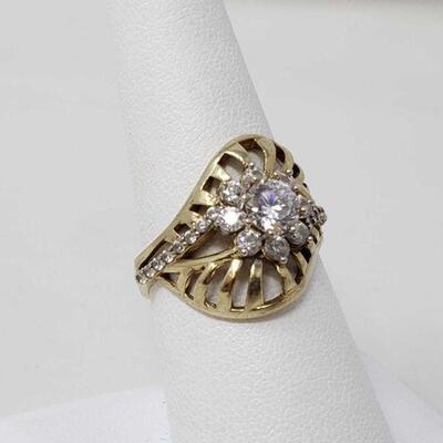 2330	

14K Gold Ring, 3.9 Grams
Ring Size: 8