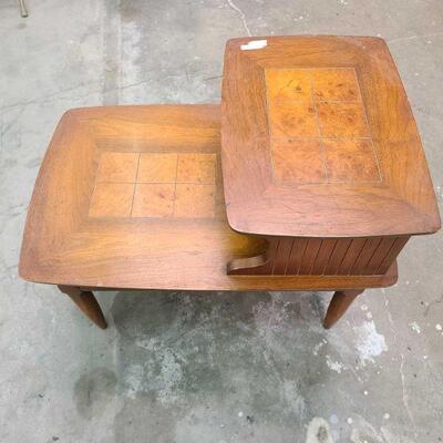 3160	

End Table
Lane End Table. Serial No. 856240 Measures Approx: 22.5