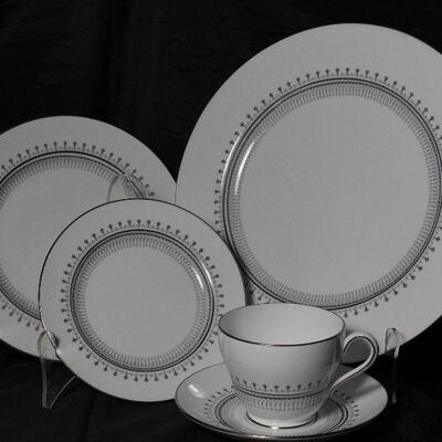 Spode â€œFairfaxâ€5 Piece PLace Setting Service for 8:  Dinner Plate, Salad Plate, B & B plate and Cup & Saucer