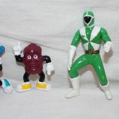 Looney Tunes 1988 Arbyâ€™s â€œDaffy Duckâ€ 3â€ Figure,CRMB 2001 California Raisin Figerines, McDonalds Happy Meal Lightspeed Rescue...