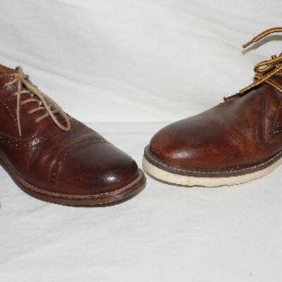 Leather G.H. Bass & Co. Men's size 9.5.
Crevo low chukka chestnut Men's size 10