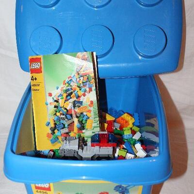 Lego #4496 Tub with Legos and Building Instruction Booklet