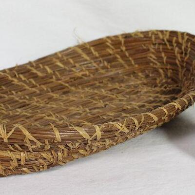 Antique Pine Needle Oval Basket (10â€ x 7â€).  Vintage Miniature Raffia Sewn Pine Needle Coushetta Indiana Basket