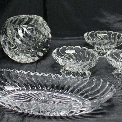 Colonyâ€ by Fostoria C.1940-1973:  Oval 7â€ Olive Dish, Set 4 Pedestal Open Salt Cellar.  Also Shown a pair of Swirl Pattern Heavy...