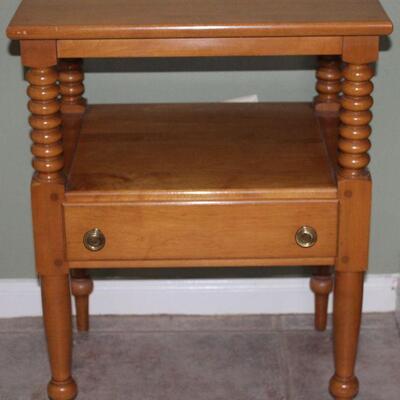 Willett Furniture Lancaster PA Amish Made Hand Crafted Solid Maple Bed Side Table (21â€ x 17 5/8â€ x 27 1/4â€)