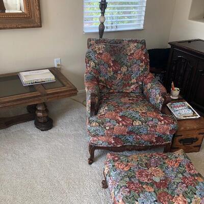 Beautiful vintage floral single chair with foot rest
