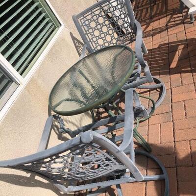 Beautiful wrought iron patio set (2 chairs and table)