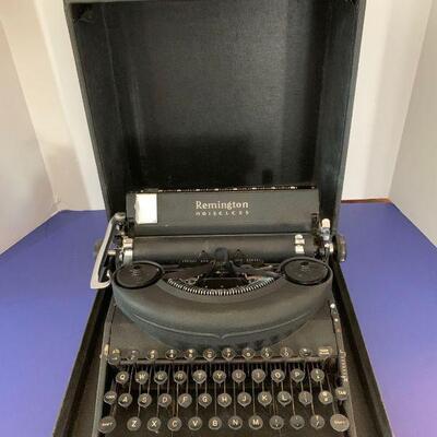 https://ctbids.com/#!/description/share/749531 Remington Noiseless Model 7 Typewriter with locking case. All keys functional. Some scuffs...