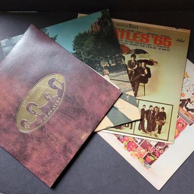 https://ctbids.com/#!/description/share/749444 The Beatles and The Monkees LPs all in pristine condition. The Beatles - Love Songs, The...