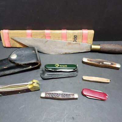 https://ctbids.com/#!/description/share/749473 Collection of pocket knives. Largest measures 14
