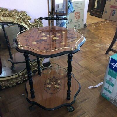 https://www.ebay.com/itm/114689806579	TR8039 Vintage Wooden Serving Cart / Bar Pickup Only		BUY-IT-NOW	 $100.00 
