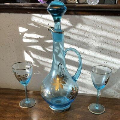https://www.ebay.com/itm/114685966491	TR8035 Vintage Teal w/ Gold leaf Decanter w/ 2 Glasses Pickup Only		BUY-IT-NOW	 $20.00 
