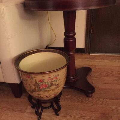 https://www.ebay.com/itm/124576349704	TR8041 Antique Wood Pedestal Table Local Pickup		BUY-IT-NOW	 $100.00 
