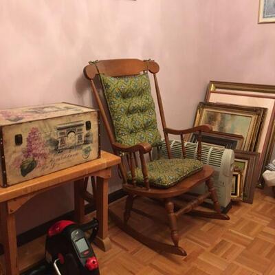 https://www.ebay.com/itm/124579852221	TR8070 Maple Wood Rocker Estate Sale Pickup		BUY-IT-NOW	 $35.00 
