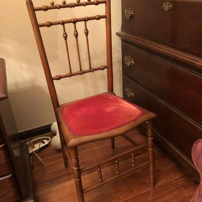 https://www.ebay.com/itm/124577777295	TR8034 Vintage Spindle Wooden Chair Pickup Only		BUY-IT-NOW	 $20.00 
