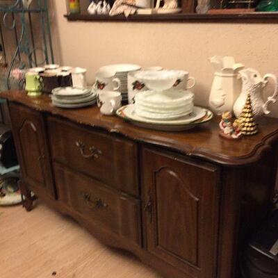 https://www.ebay.com/itm/124574983872	TR8024 Vintage Dinning Room Bar / Side Board Pickup Only		BUY-IT-NOW	 $70.00 
